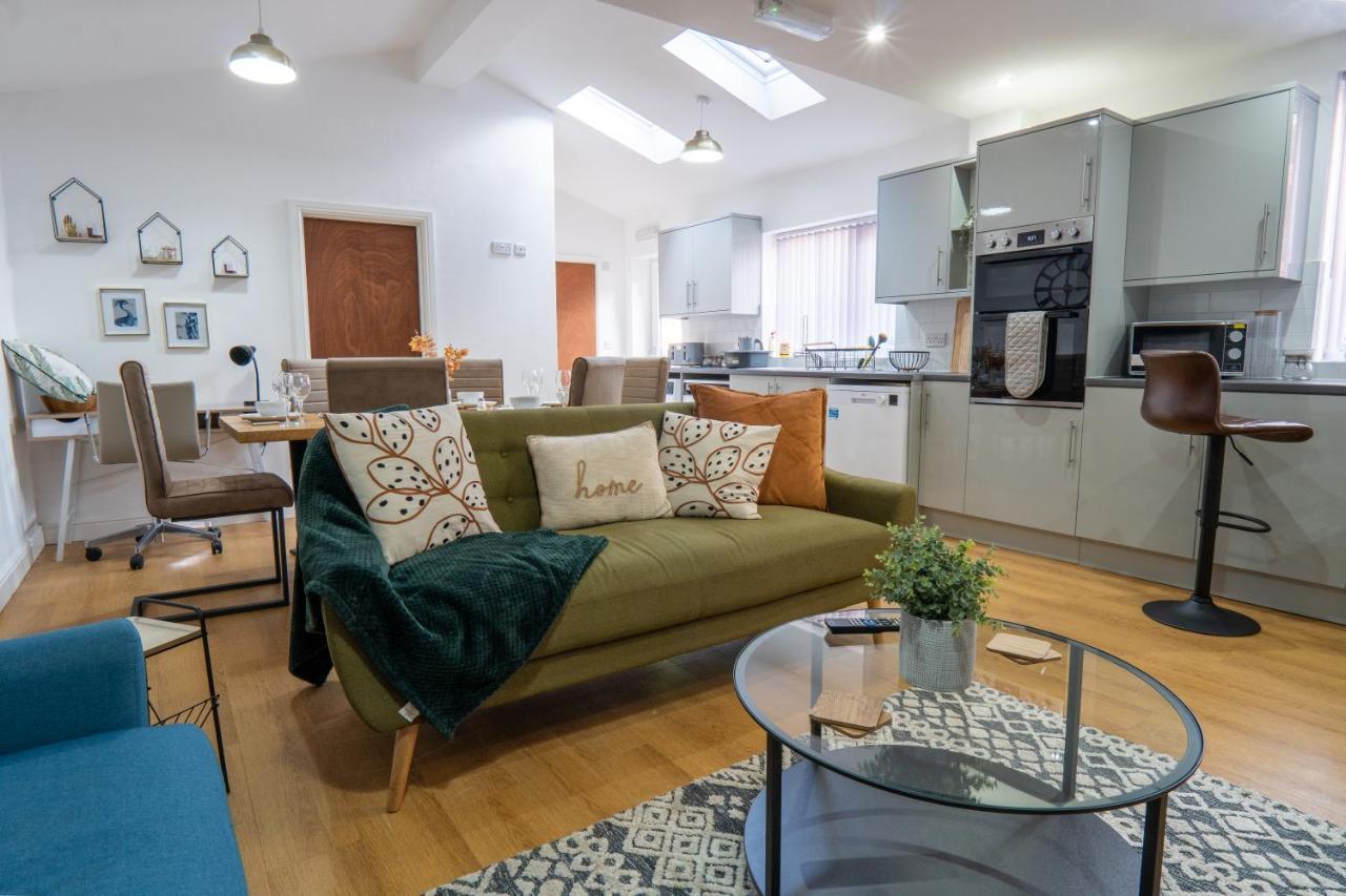 Heartland House, 7 Spacious Bedrooms Sleeps 4 Plus, Near Nec, Jlr,Bhx Birmingham Kültér fotó