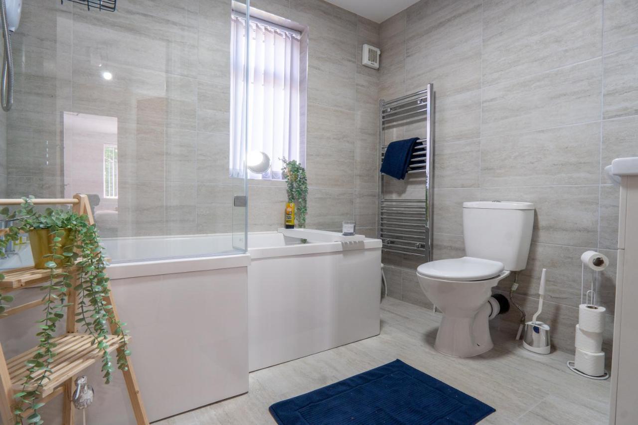 Heartland House, 7 Spacious Bedrooms Sleeps 4 Plus, Near Nec, Jlr,Bhx Birmingham Kültér fotó
